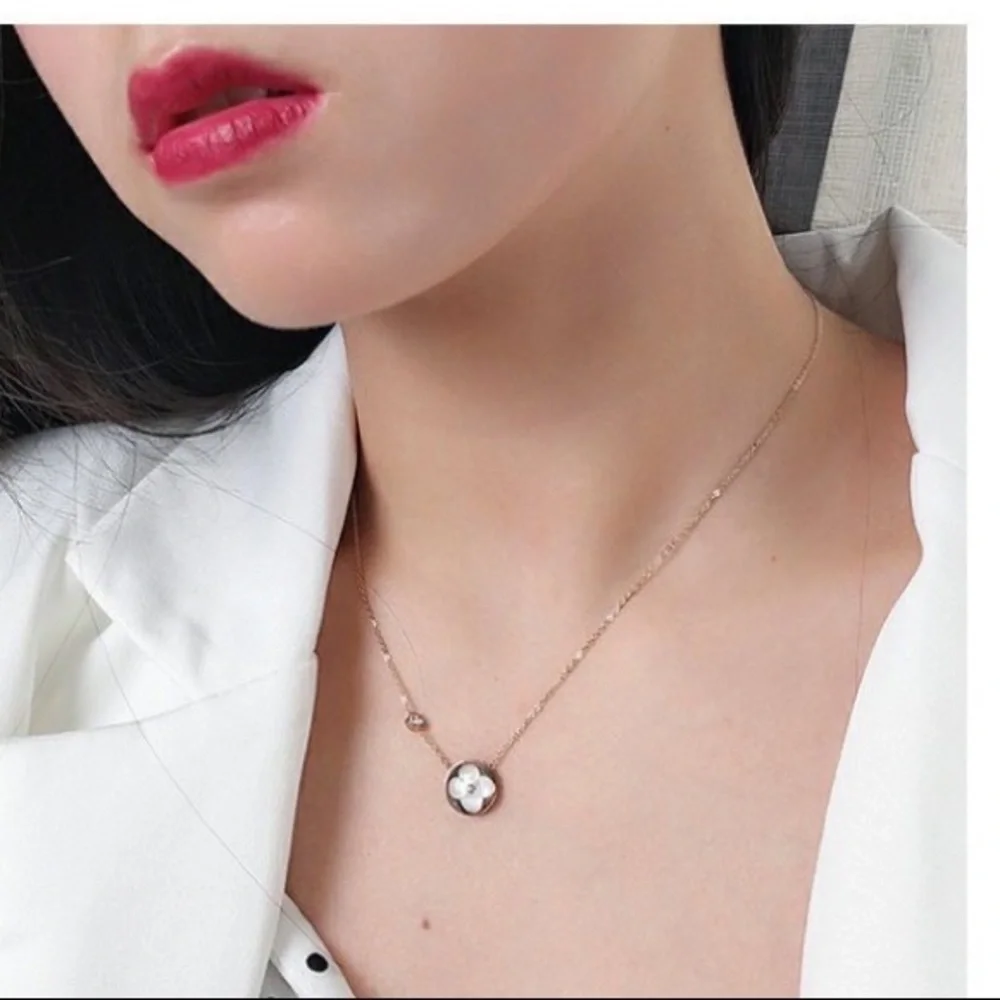 💎Round Clover Rose Gold Necklace - Picture 6 of 11